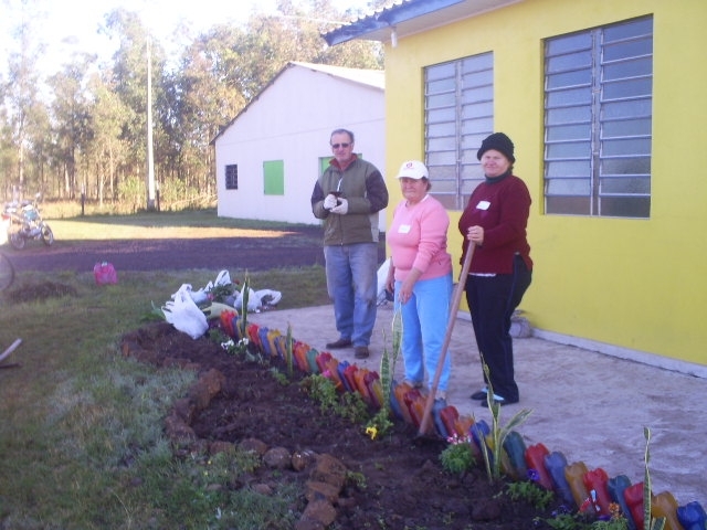 Escolas recebem curso de jardinagem gratuito 